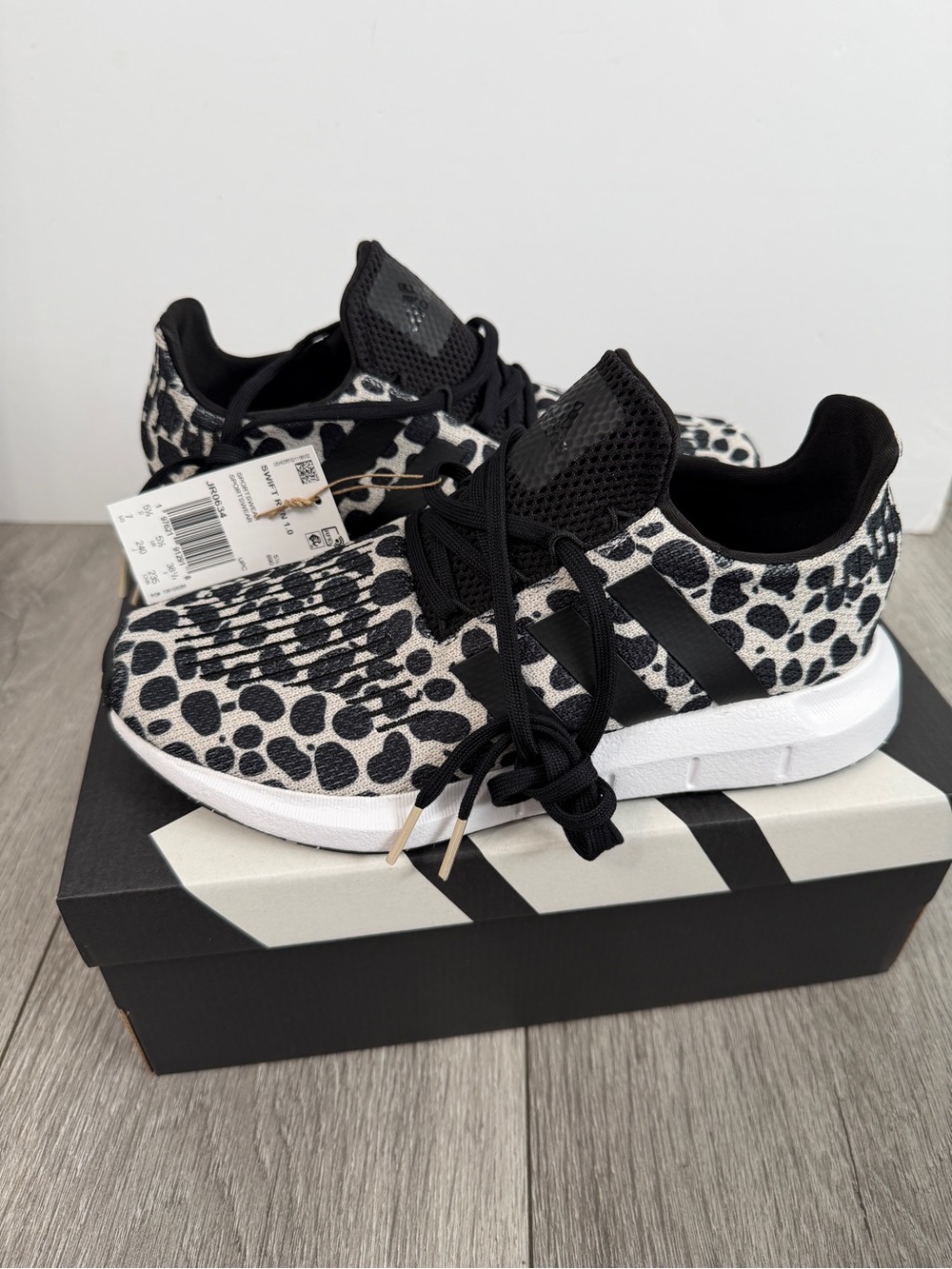Adidas Women’s Swift Run Sneakers NWT Size 7